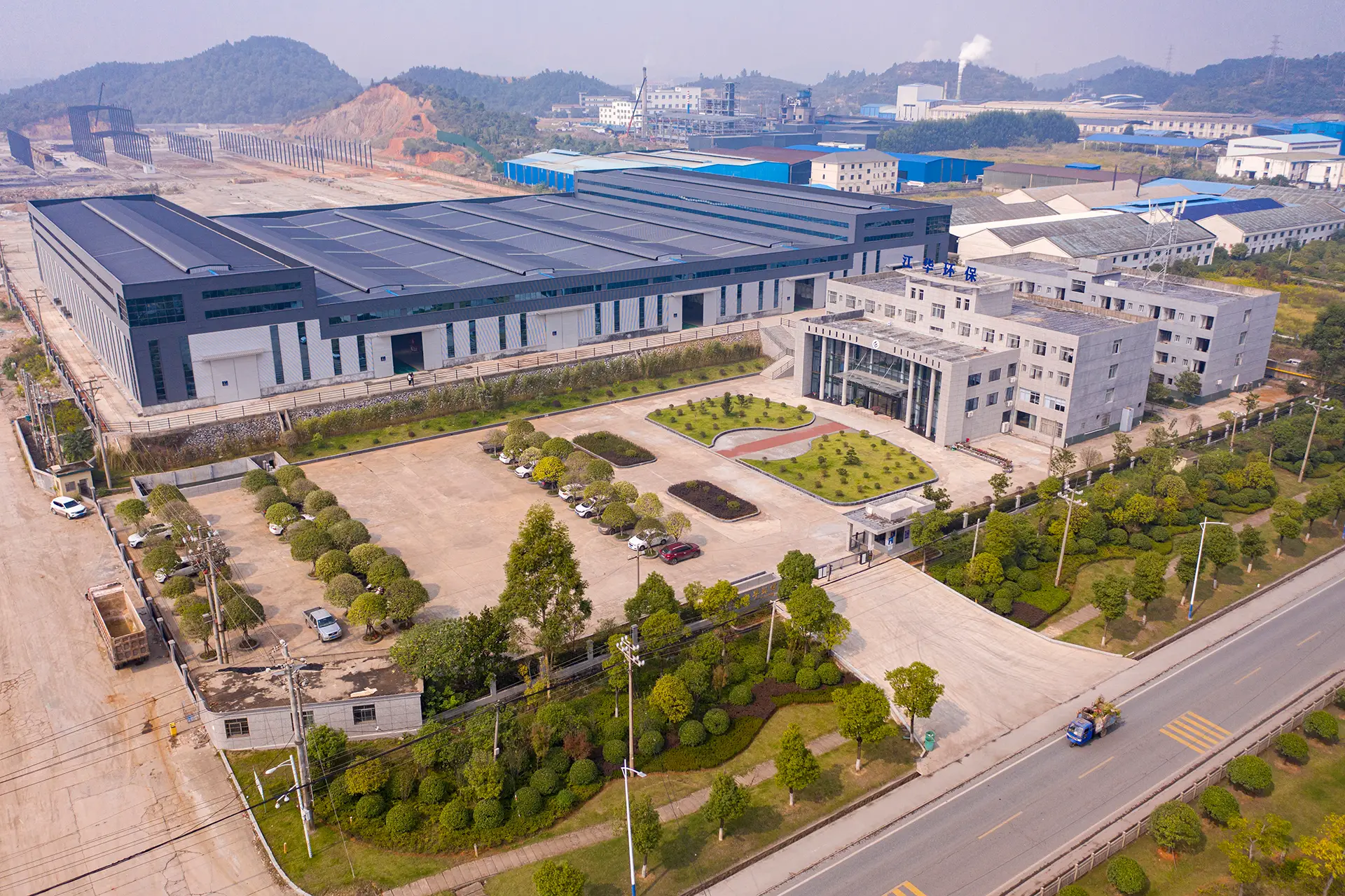 Aerial view of Pingxiang Jianghua Equipment Packing Co., Ltd. showcasing the expansive factory and state-of-the-art facilities.”